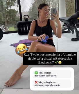 Klaudia Halejcio feet photo thumbnail