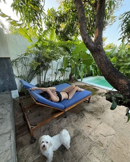 Mouni Roy feet photo thumbnail