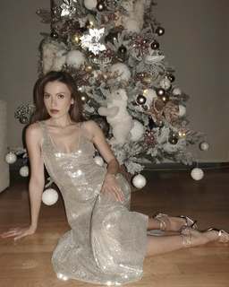 Duygu Özaslan feet photo thumbnail