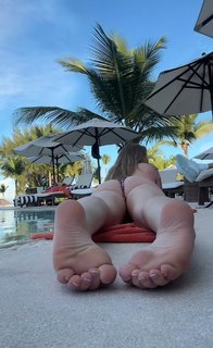 Kay Hansen feet photo thumbnail