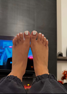 Queen Naija feet photo thumbnail