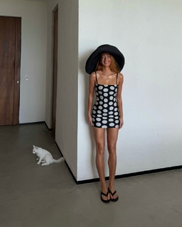 Marina Ruy Barbosa feet photo thumbnail