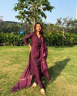 Anushka Sen feet photo thumbnail