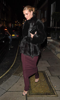 Rosie Huntington-Whiteley feet photo thumbnail