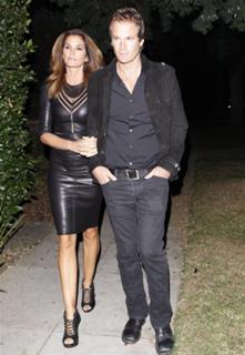 Cindy Crawford feet photo thumbnail