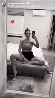Athina Oikonomakou feet photo thumbnail