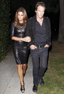 Cindy Crawford feet photo thumbnail