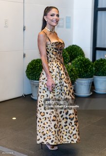 Bethenny Frankel feet photo thumbnail