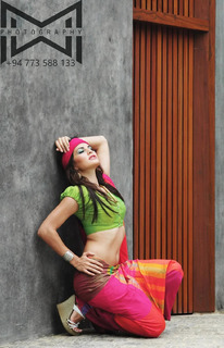 Jacqueline Fernandez feet photo thumbnail
