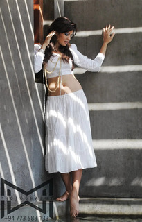 Jacqueline Fernandez feet photo thumbnail