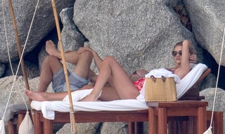 Rosie Huntington-Whiteley feet photo thumbnail