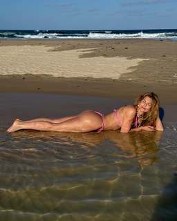 Lívia Andrade feet photo thumbnail