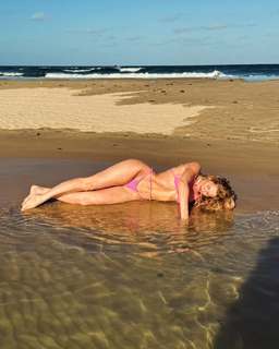Lívia Andrade feet photo thumbnail