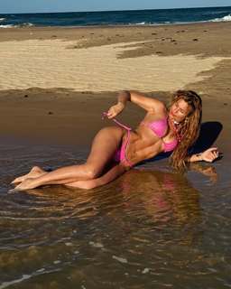 Lívia Andrade feet photo thumbnail