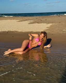 Lívia Andrade feet photo thumbnail
