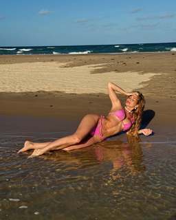 Lívia Andrade feet photo thumbnail