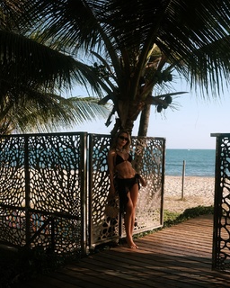 Jade Picon feet photo thumbnail