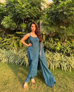 Anushka Sen feet photo thumbnail