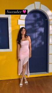 Anushka Sen feet photo thumbnail