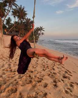 Dia Mirza feet photo thumbnail