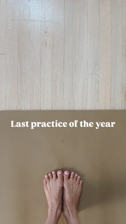 Kino MacGregor feet photo thumbnail