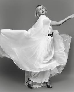 Julianne Hough feet photo thumbnail