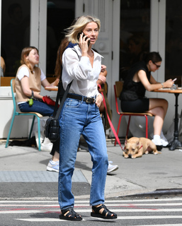 Julianne Hough feet photo thumbnail