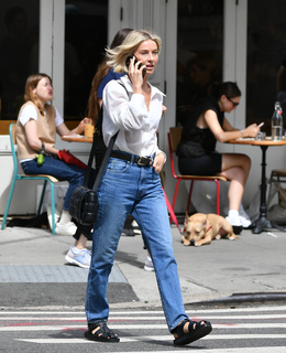Julianne Hough feet photo thumbnail