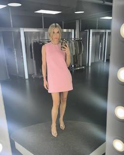 Julianne Hough feet photo thumbnail