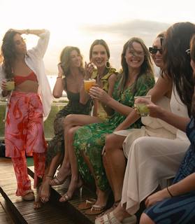 Alessandra Ambrosio feet photo thumbnail