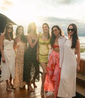 Alessandra Ambrosio feet photo thumbnail
