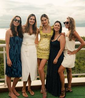 Alessandra Ambrosio feet photo thumbnail