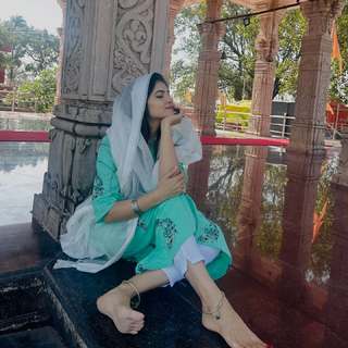 Poonam Yadav feet photo thumbnail