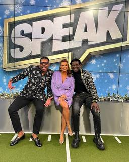 Joy Taylor feet photo thumbnail