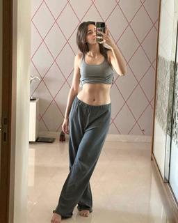 Ananya Pandey feet photo thumbnail