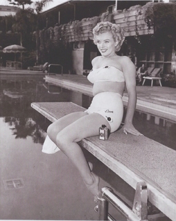 Marilyn Monroe feet photo thumbnail