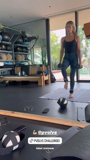 Jennifer Aniston feet photo thumbnail