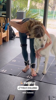 Jennifer Aniston feet photo thumbnail