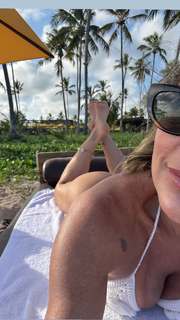 Flávia Alessandra feet photo thumbnail