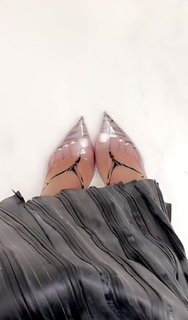 Chloe Bailey feet photo thumbnail