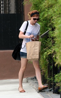 Kirsten Dunst feet photo thumbnail