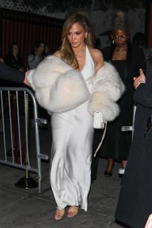 Jennifer Lopez feet photo thumbnail