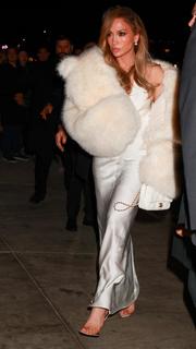 Jennifer Lopez feet photo thumbnail