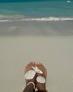 Irina Shayk feet photo thumbnail