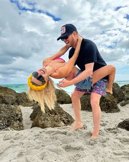 Luisana Lopilato feet photo thumbnail