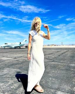 Luisana Lopilato feet photo thumbnail