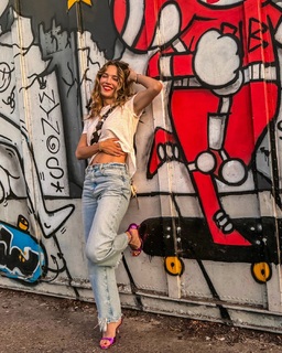 Luisana Lopilato feet photo thumbnail