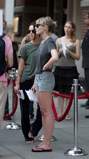 Kirsten Dunst feet photo thumbnail