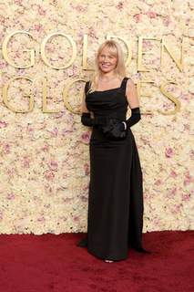 Pamela Anderson feet photo thumbnail