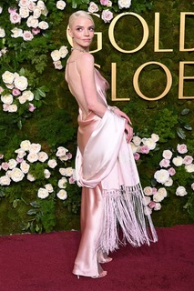 Anya Taylor-Joy feet photo thumbnail
